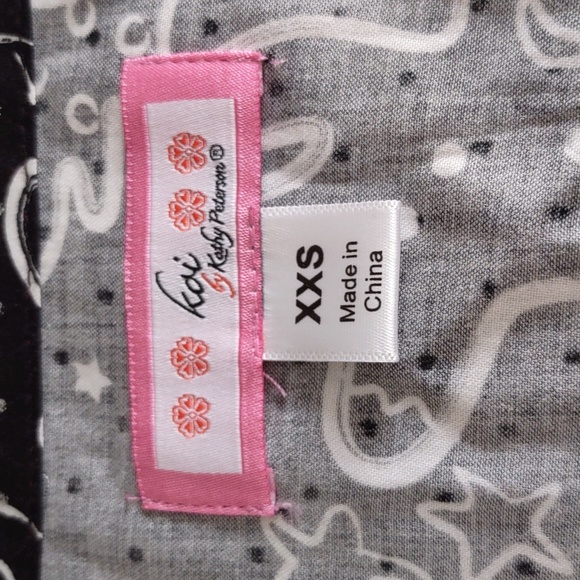 NWT Koi By Kathy Peterson Size XXS Black Metallic Gingerbread Alice Scrub Top - Picture 3 of 16